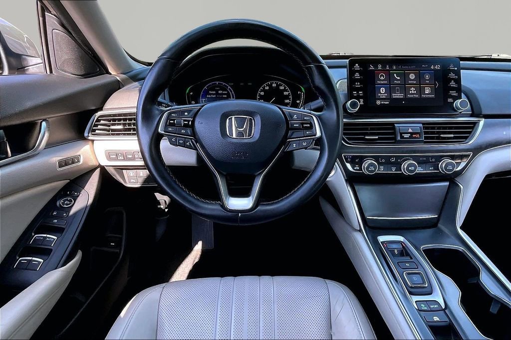 Used 2018 Honda Accord Touring image 9