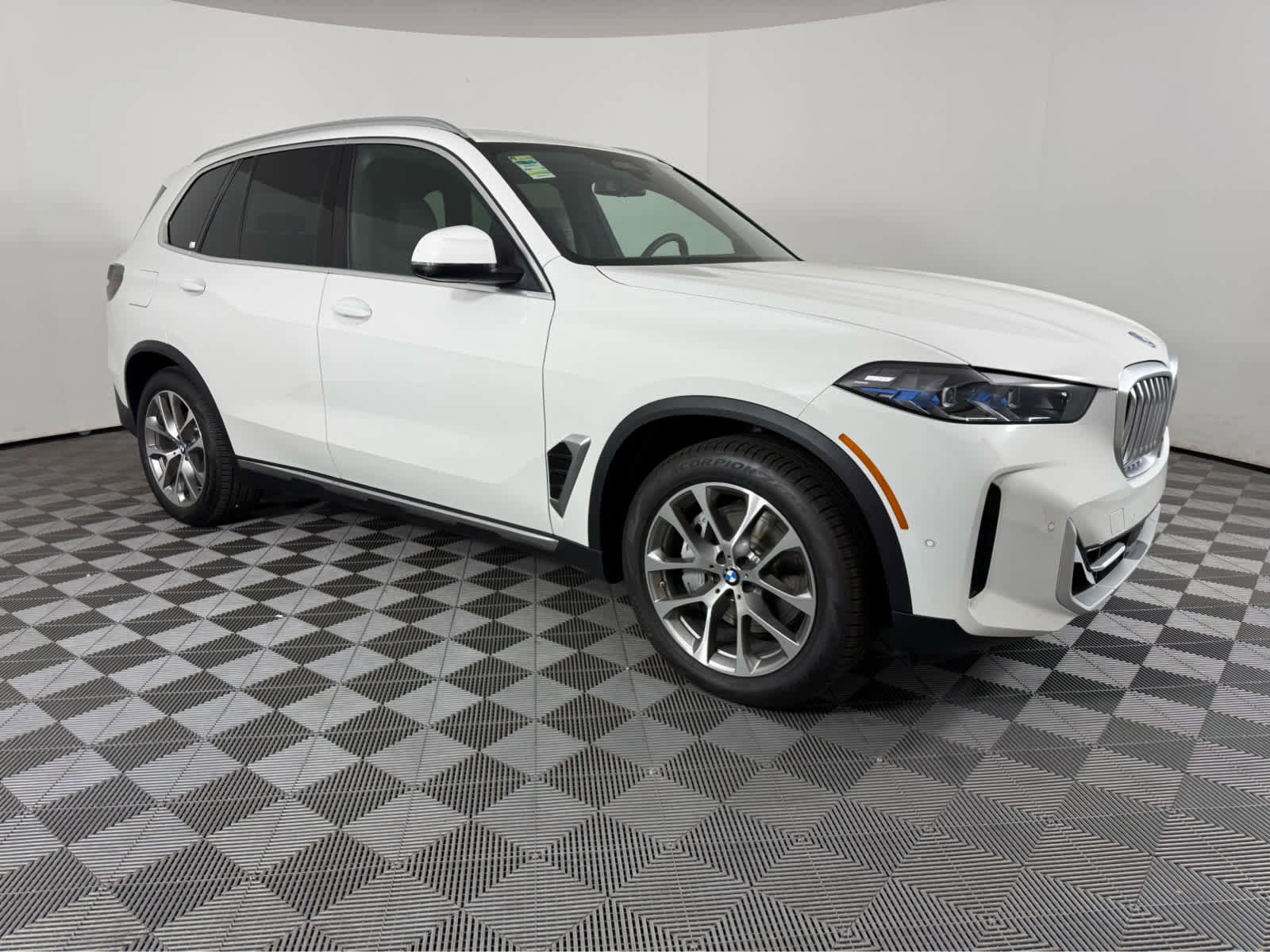New 2026 BMW X5 xDrive50e AWD/4WD image 1
