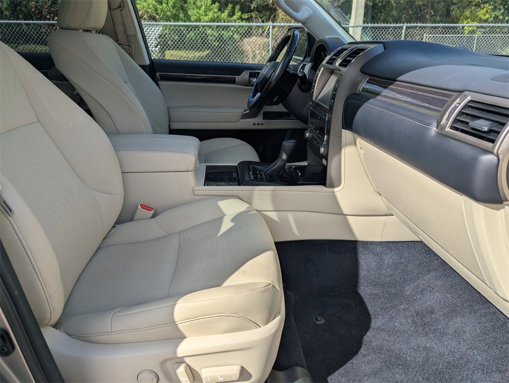 Used 2020 Lexus GX 460 Premium w/ Premium Package image 14
