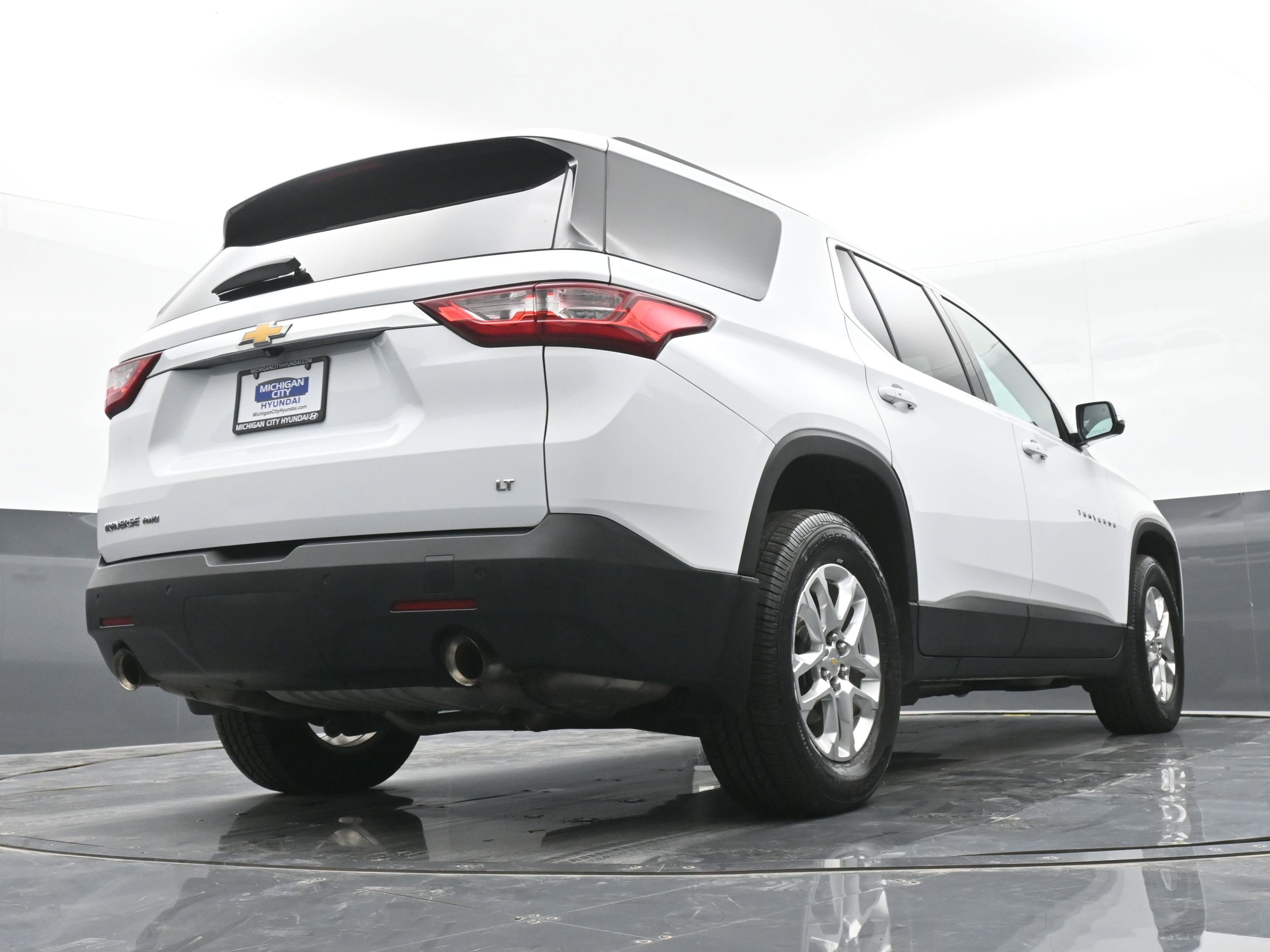 Used 2020 Chevrolet Traverse LT w/ Driver Confidence II Package AWD/4WD image 40