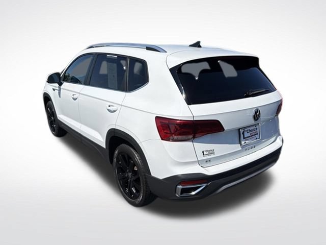 Used 2023 Volkswagen Taos SE w/ Black Wheel Package FWD image 4