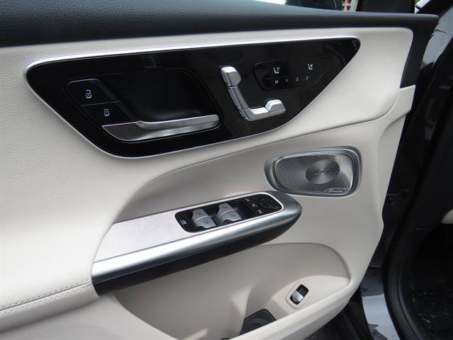 Used 2026 Mercedes-Benz GLC 300 4MATIC image 9