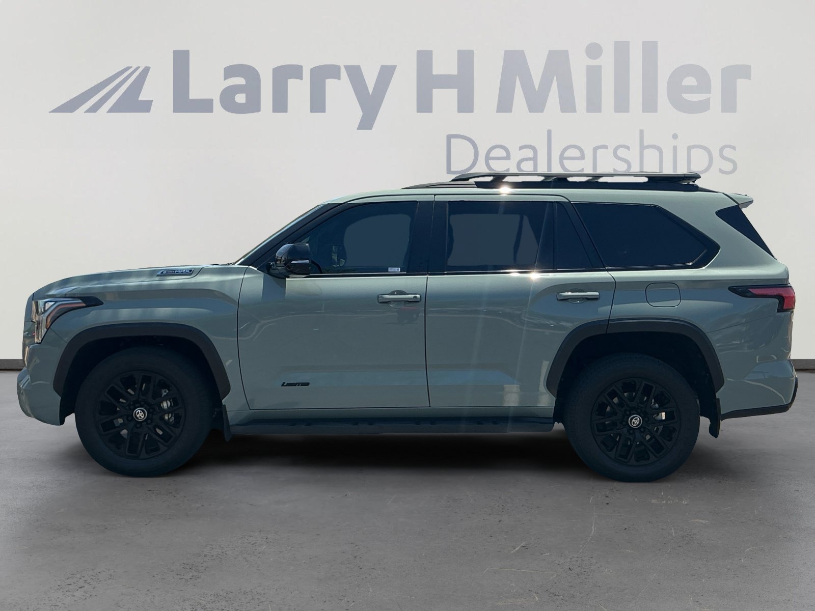 Certified 2025 Toyota Sequoia Limited w/ Tow Technology Package AWD/4WD image 2