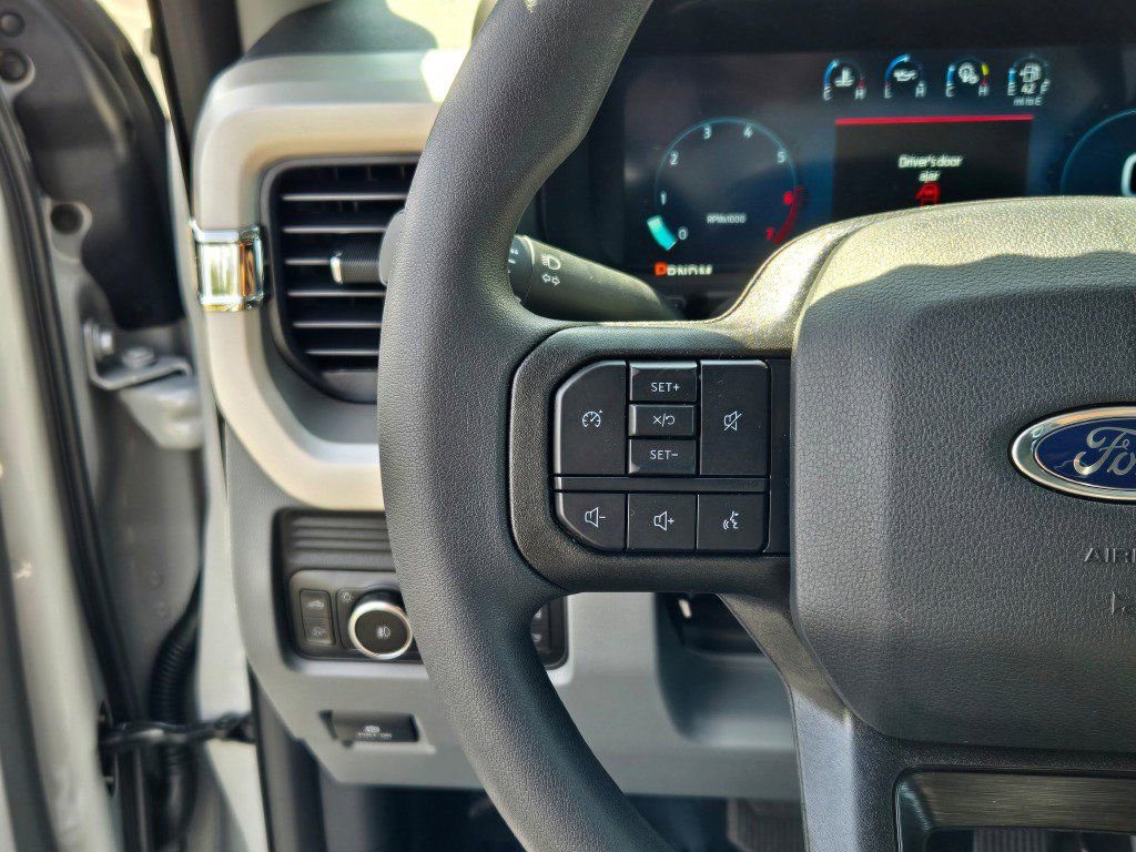 New 2026 Ford F350 XLT w/ XLT Premium Package AWD/4WD image 35