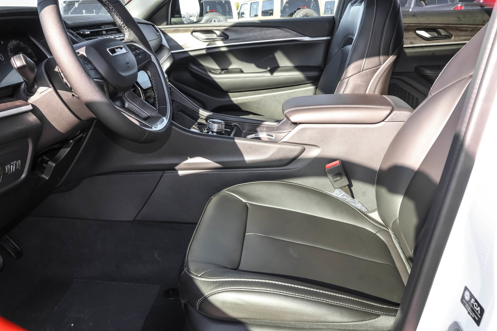 New 2025 Jeep Grand Cherokee Limited w/ Black Appearance Package image 5