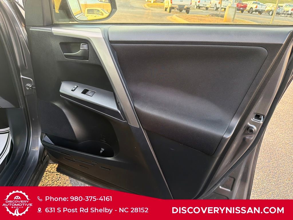 Used 2016 Toyota RAV4 LE image 37