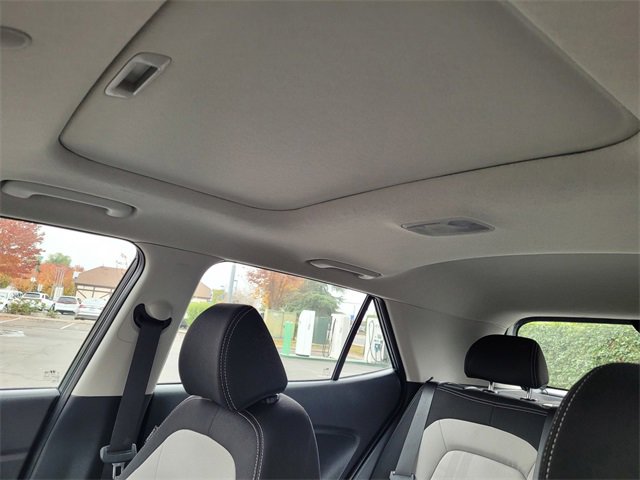 Used 2025 Hyundai Venue SEL image 8