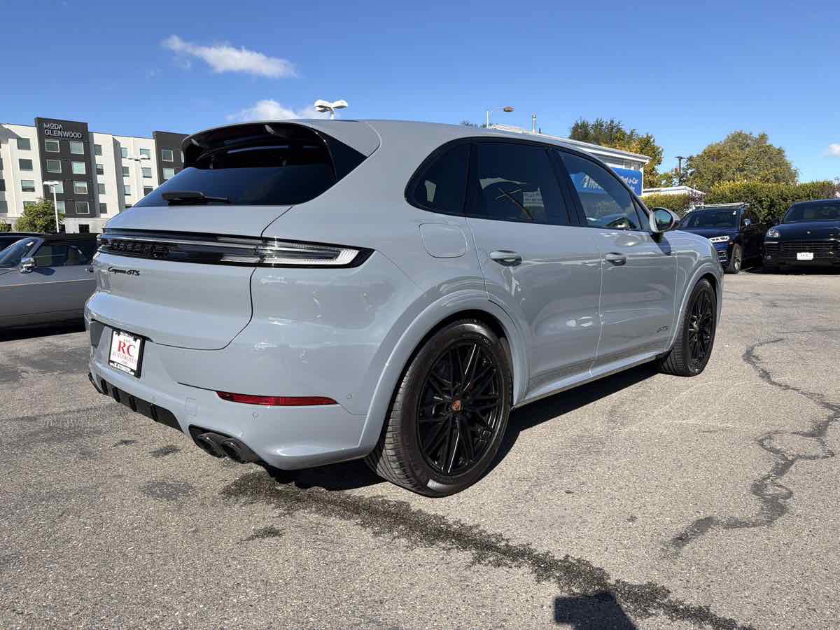 Used 2026 Porsche Cayenne GTS AWD/4WD image 3