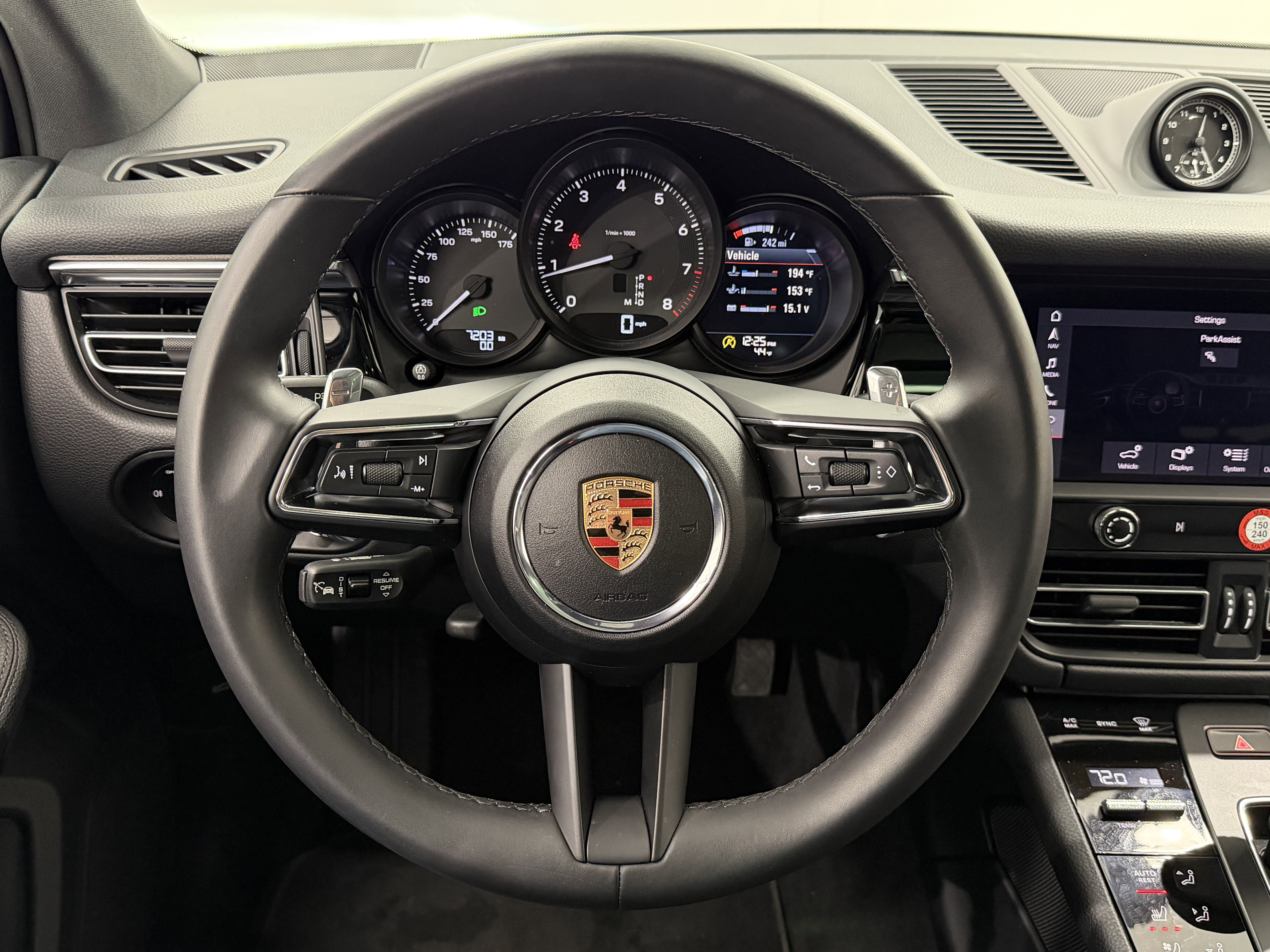 Certified 2025 Porsche Macan image 42