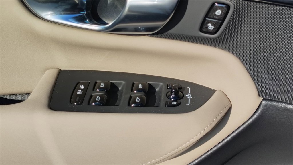 New 2026 Volvo XC90 B6 Plus image 9