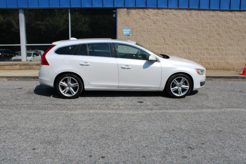 Used 2017 Volvo V60 T5 Premier w/ Convenience Package image 30