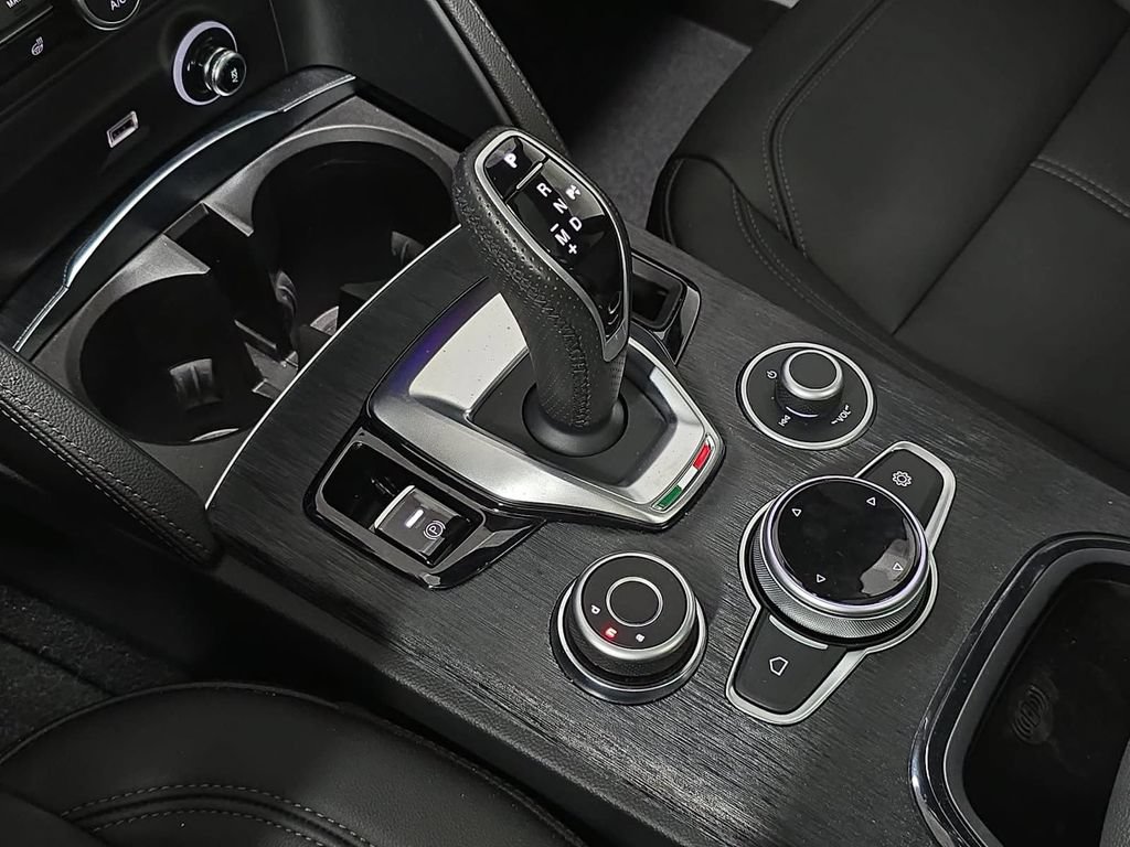 Used 2024 Alfa Romeo Stelvio Sprint RWD image 20