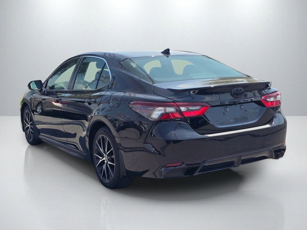 Used 2022 Toyota Camry SE FWD image 7