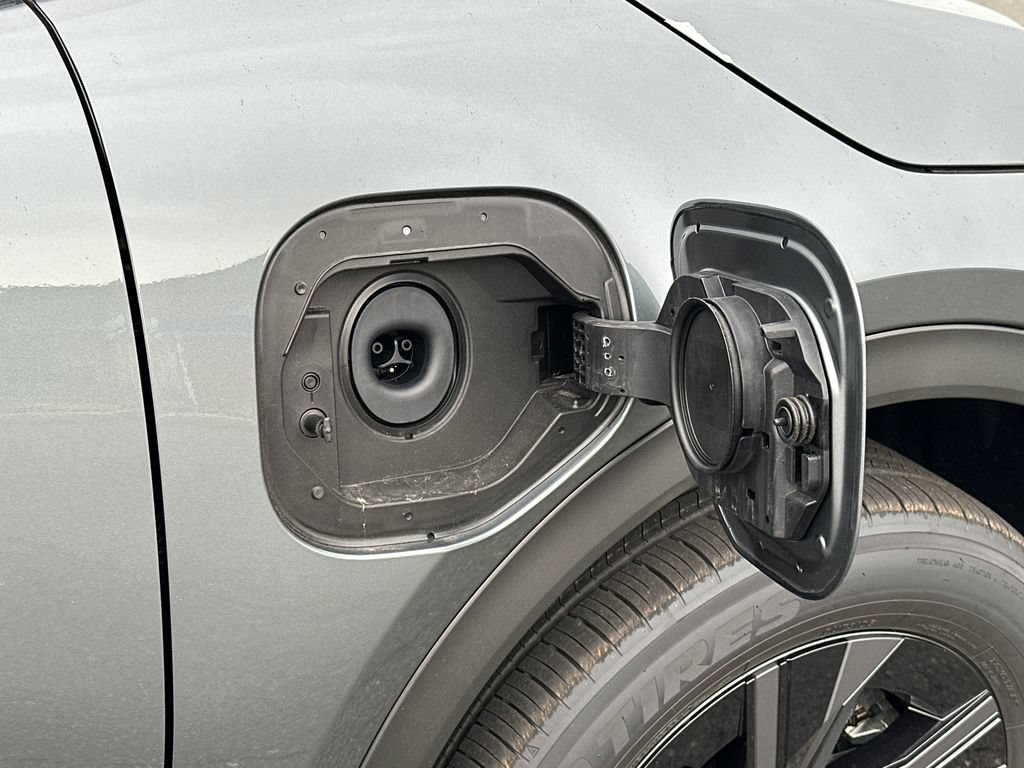 New 2026 Toyota C-HR AWD/4WD image 9