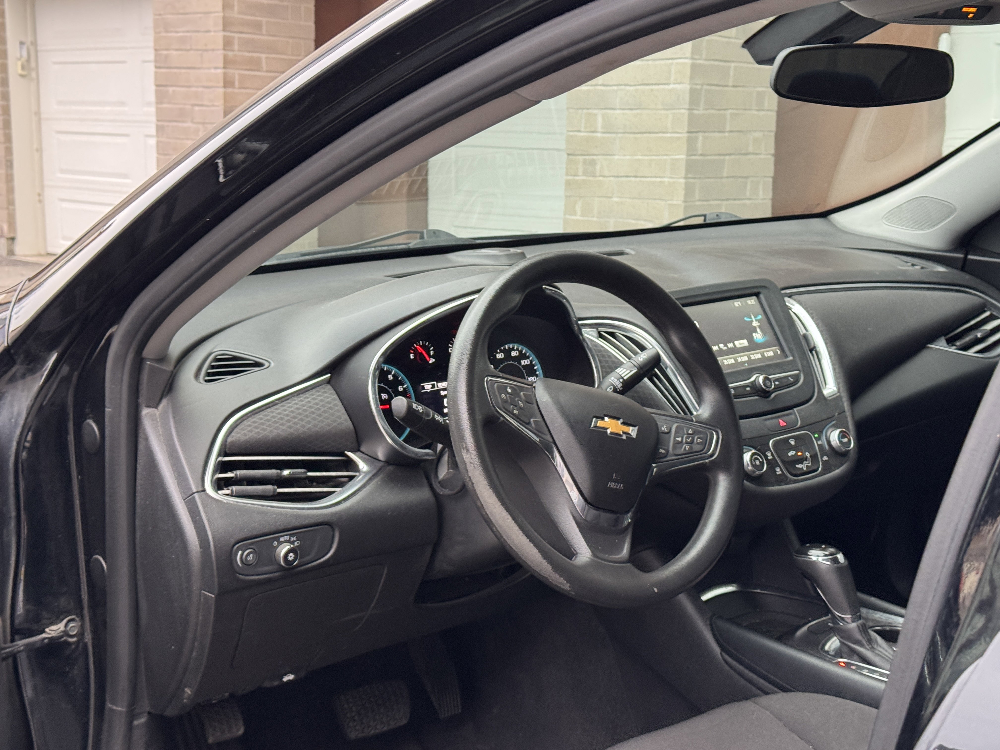 Used 2018 Chevrolet Malibu LT FWD image 14