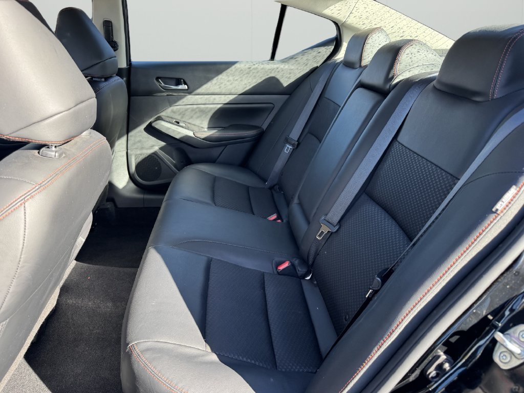 Used 2025 Nissan Altima 2.5 SR FWD image 12