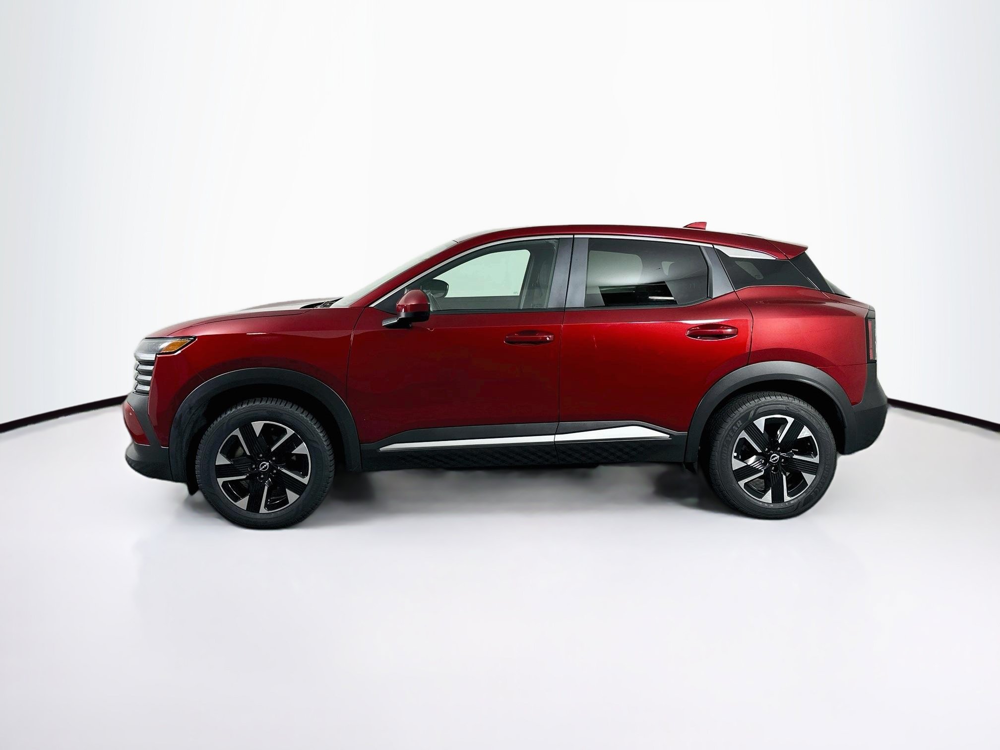 Used 2025 Nissan Kicks SV AWD/4WD image 4