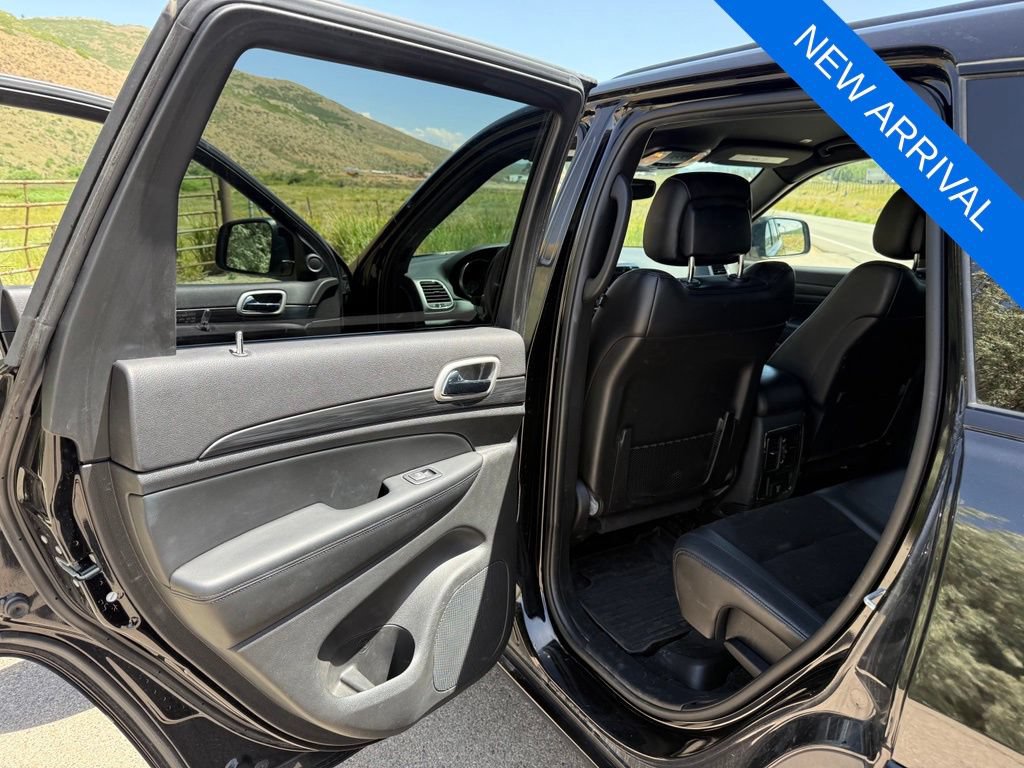 Used 2020 Jeep Grand Cherokee Altitude AWD/4WD image 24