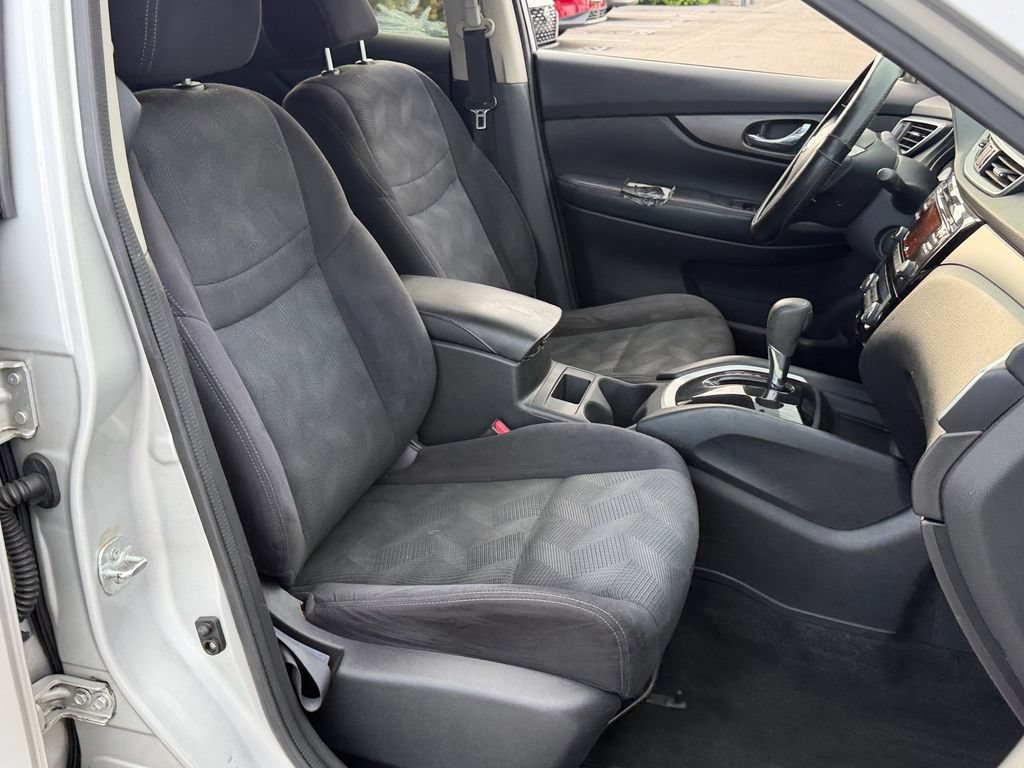 Used 2014 Nissan Rogue SV FWD image 18