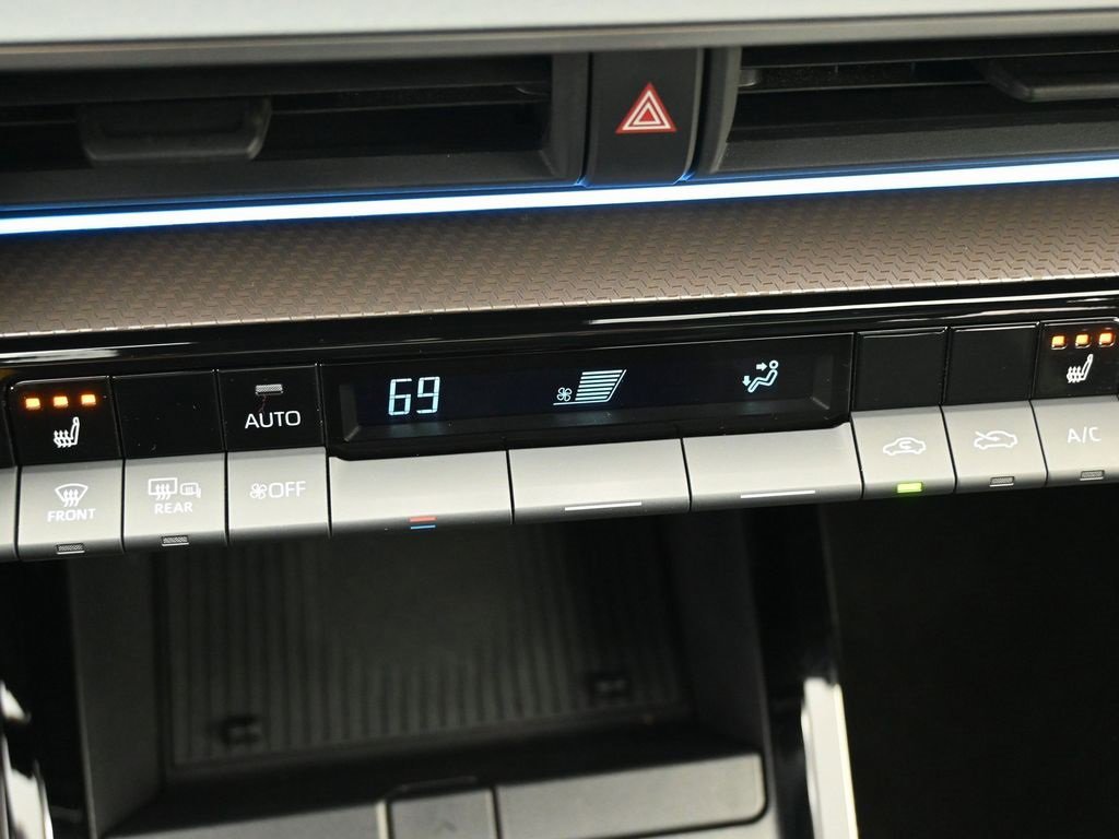 Used 2024 Toyota Prius XLE image 25