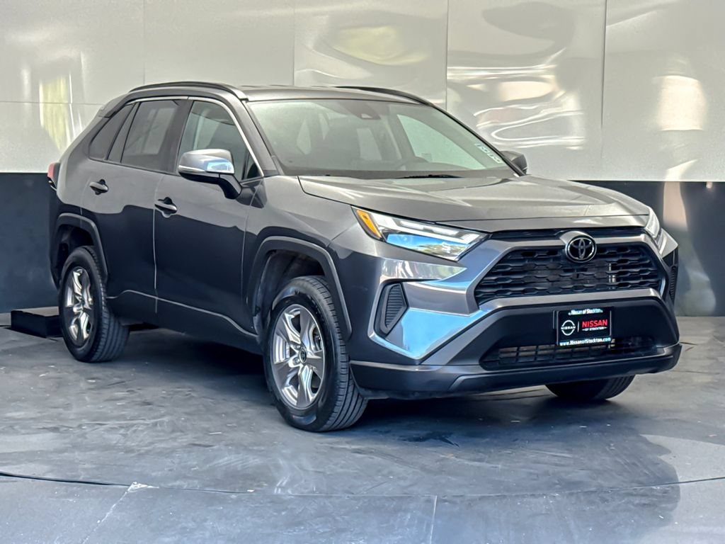 Used 2022 Toyota RAV4 XLE AWD/4WD image 1