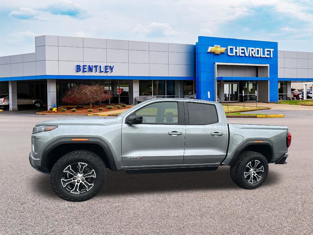 Used 2024 GMC Canyon AT4 w/ AT4 Premium Package AWD/4WD image 3