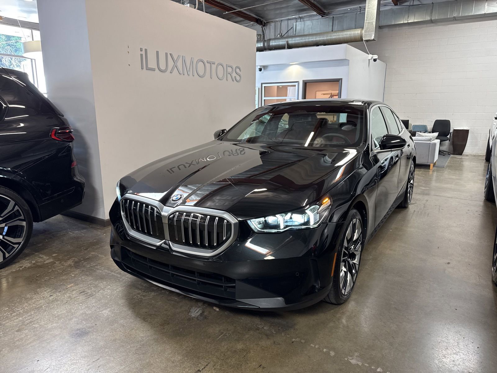 Used 2025 BMW 530i image 1