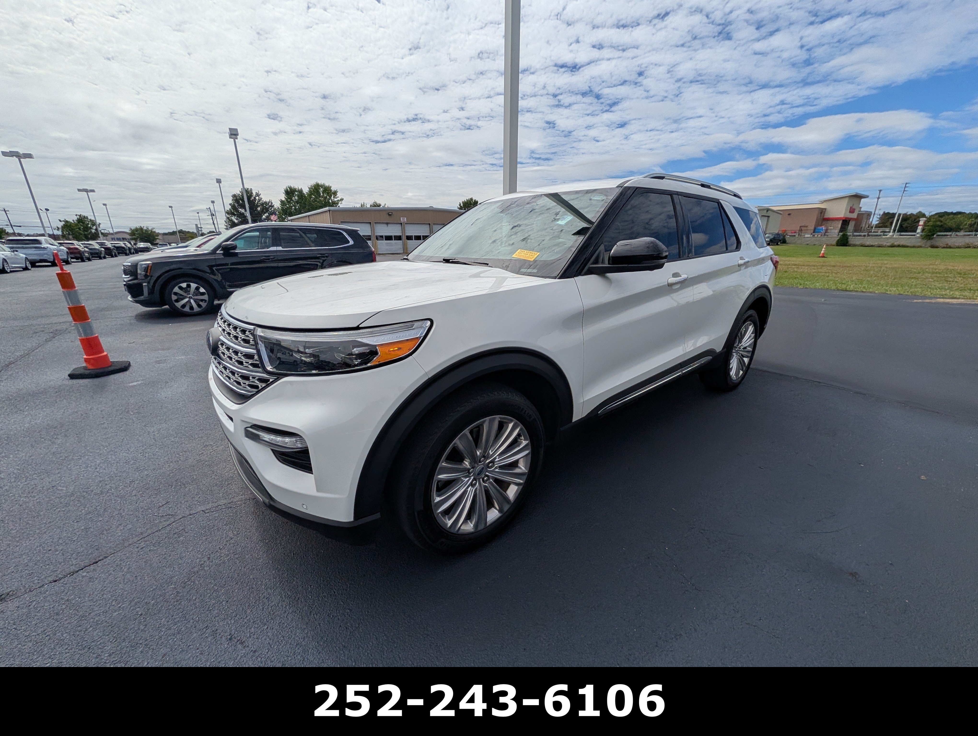 Used 2023 Ford Explorer Limited w/ Hybrid Equipment Group 310A AWD/4WD image 8