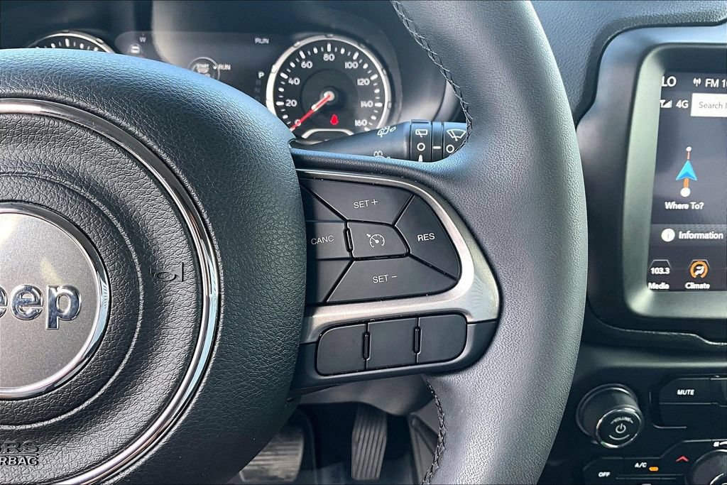 Used 2022 Jeep Renegade Latitude AWD/4WD image 14