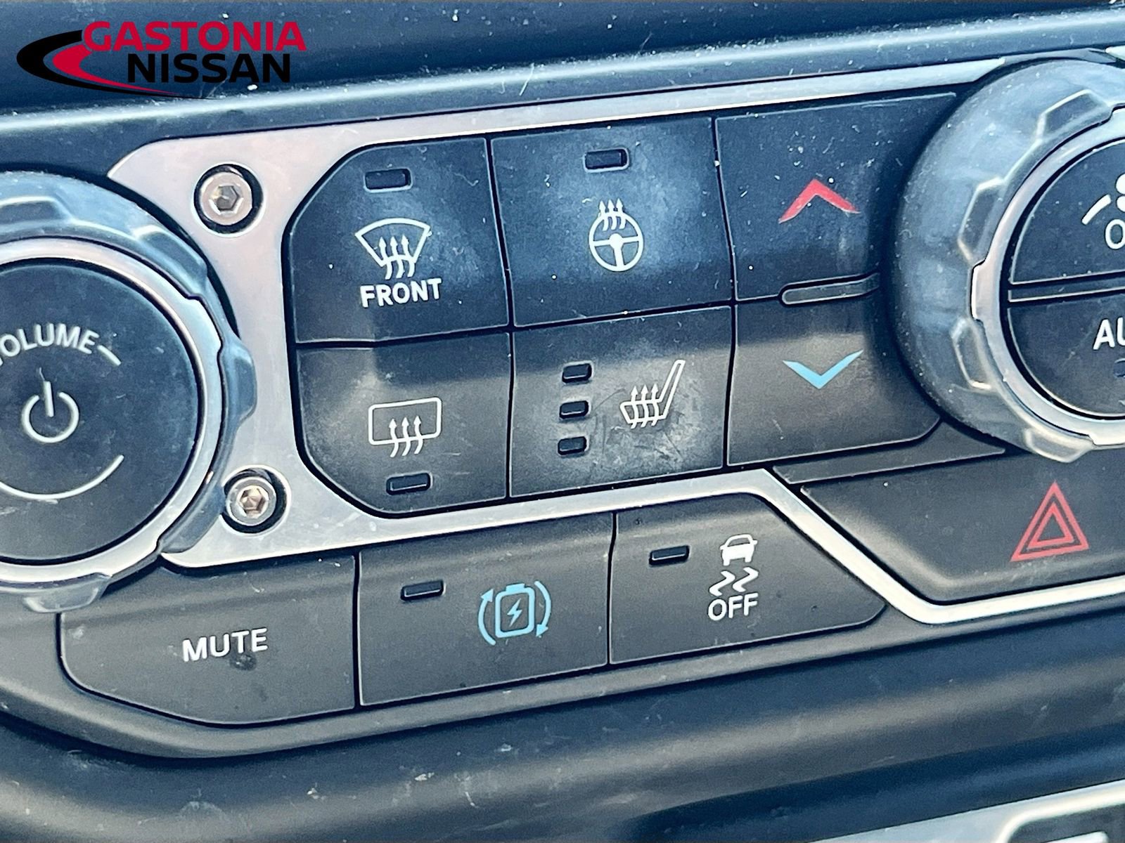 Used 2023 Jeep Wrangler Unlimited w/ Cold Weather Group image 25