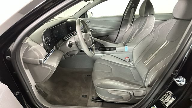 Certified 2025 Hyundai Elantra SEL FWD image 12