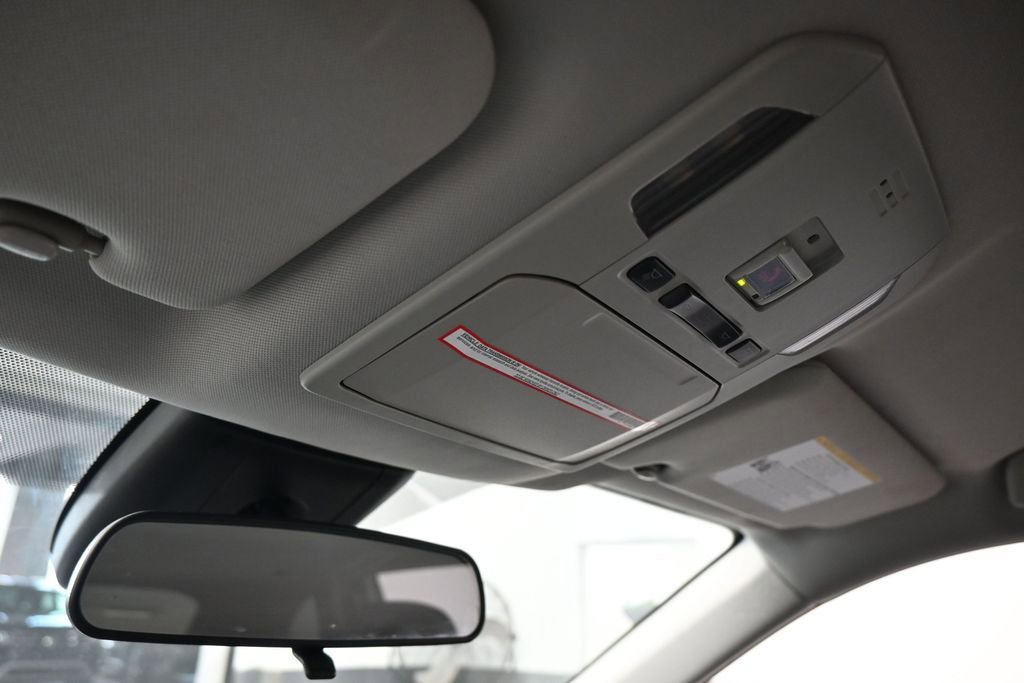 Used 2022 Toyota Highlander L AWD/4WD image 23