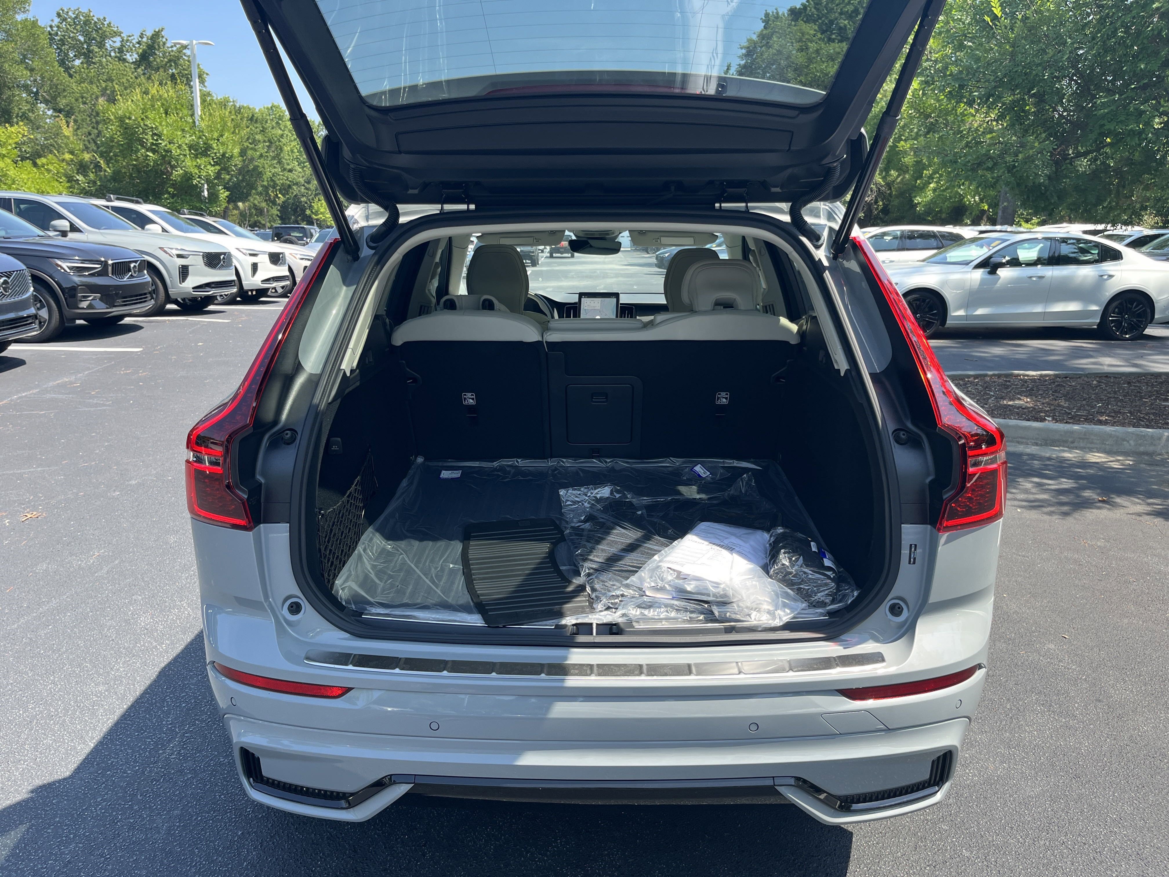 Used 2026 Volvo XC60 B5 Ultra w/ Protection Package Premier image 62