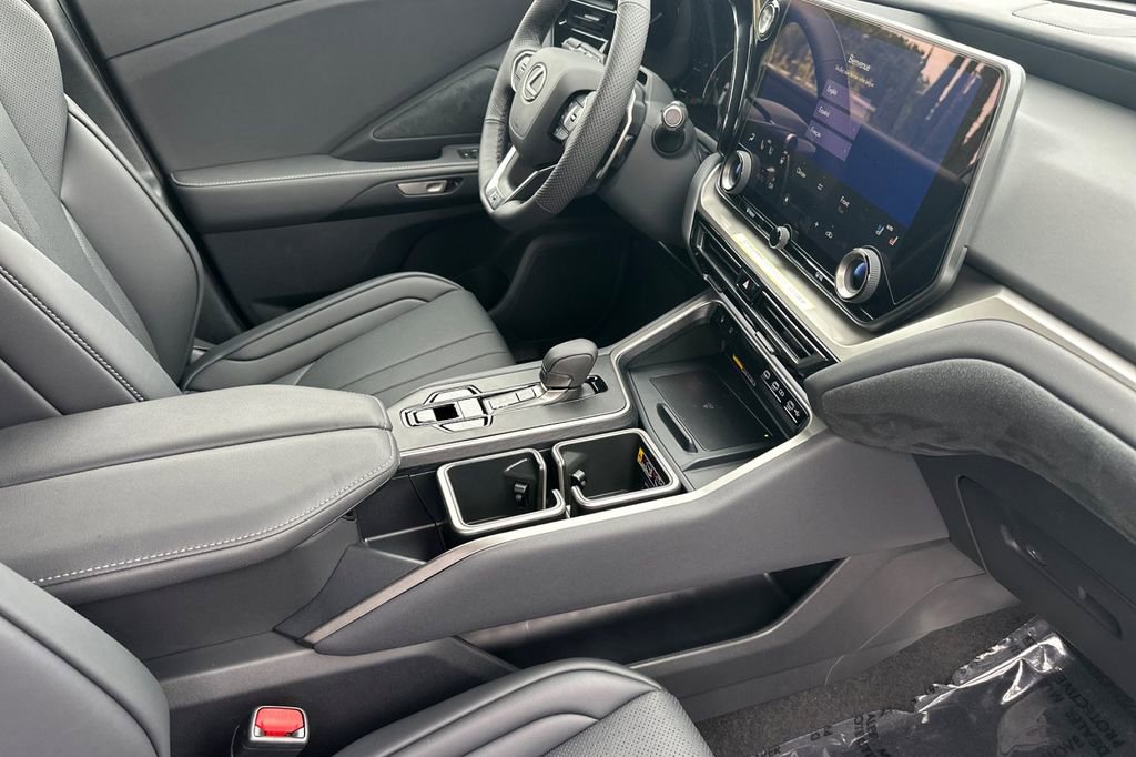 New 2026 Lexus TX 500h AWD image 17
