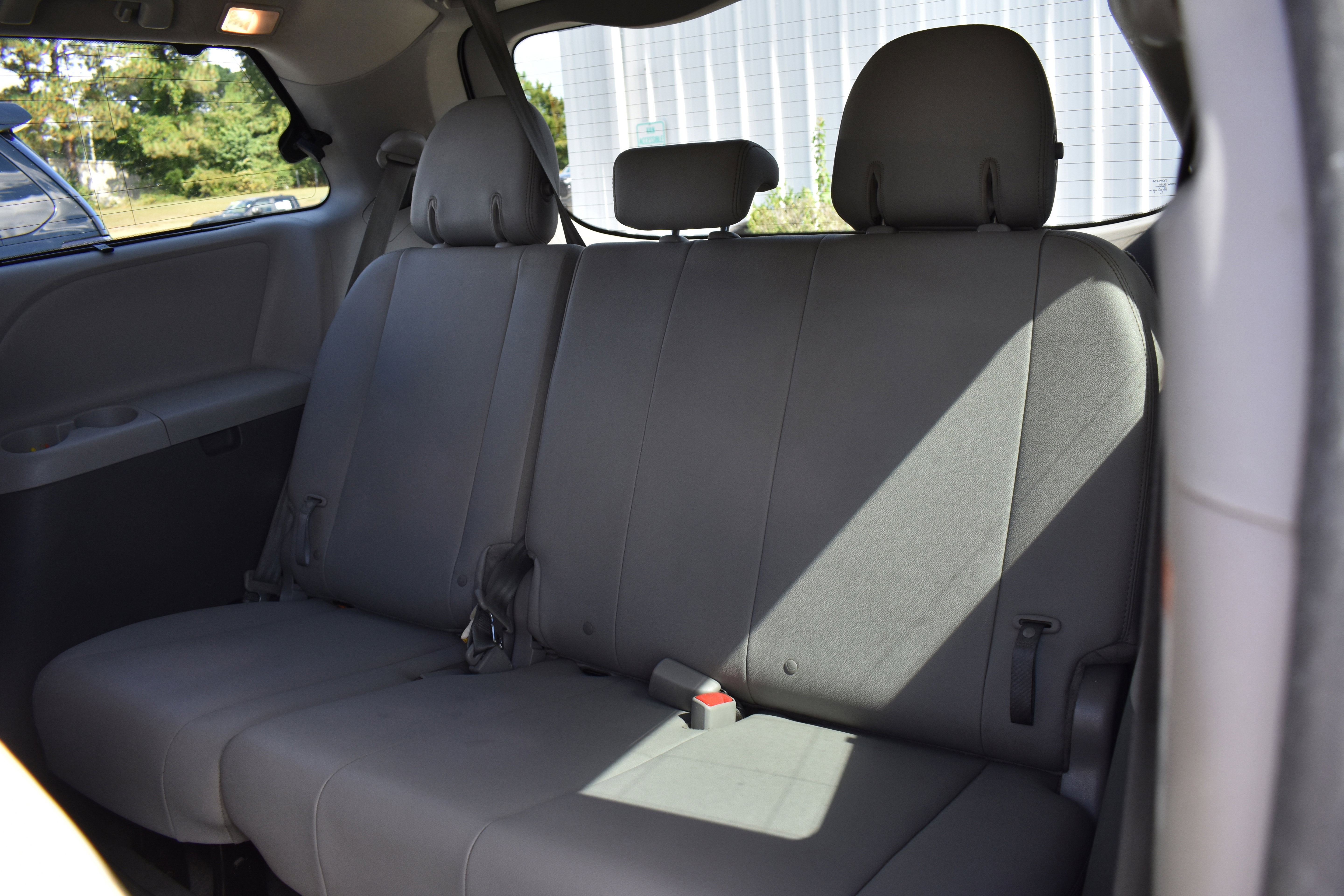Used 2017 Toyota Sienna L image 29