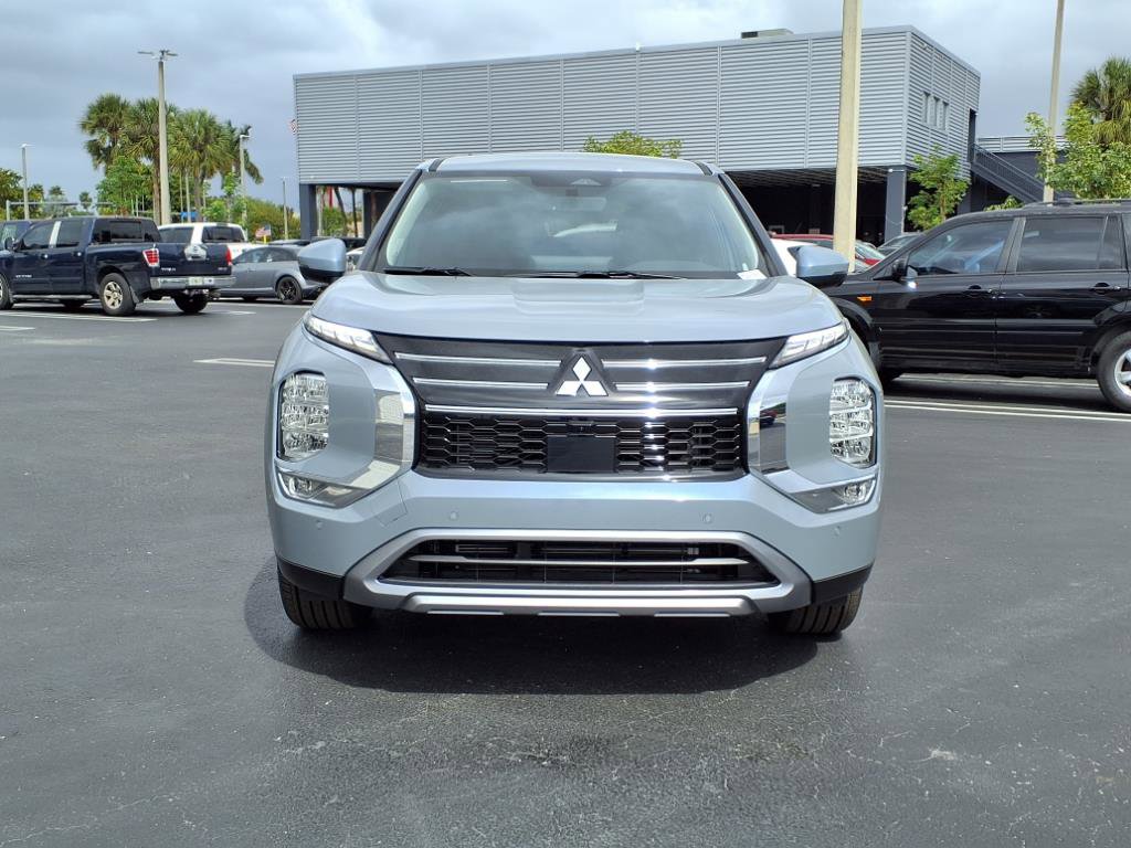 New 2025 Mitsubishi Outlander SE image 3