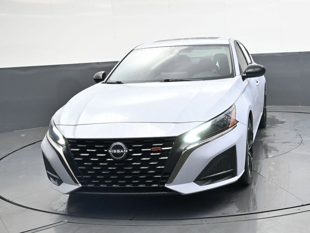 Used 2023 Nissan Altima 2.5 SR w/ SR Premium Package AWD/4WD image 9