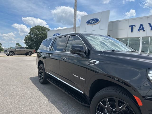 Used 2021 GMC Yukon XL SLT w/ SLT Premium Package AWD/4WD image 7