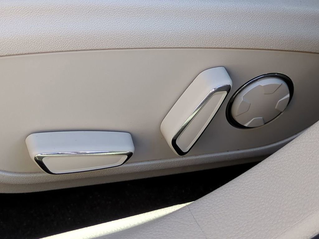 Used 2020 Lincoln MKZ Reserve w/ Elements Package image 18