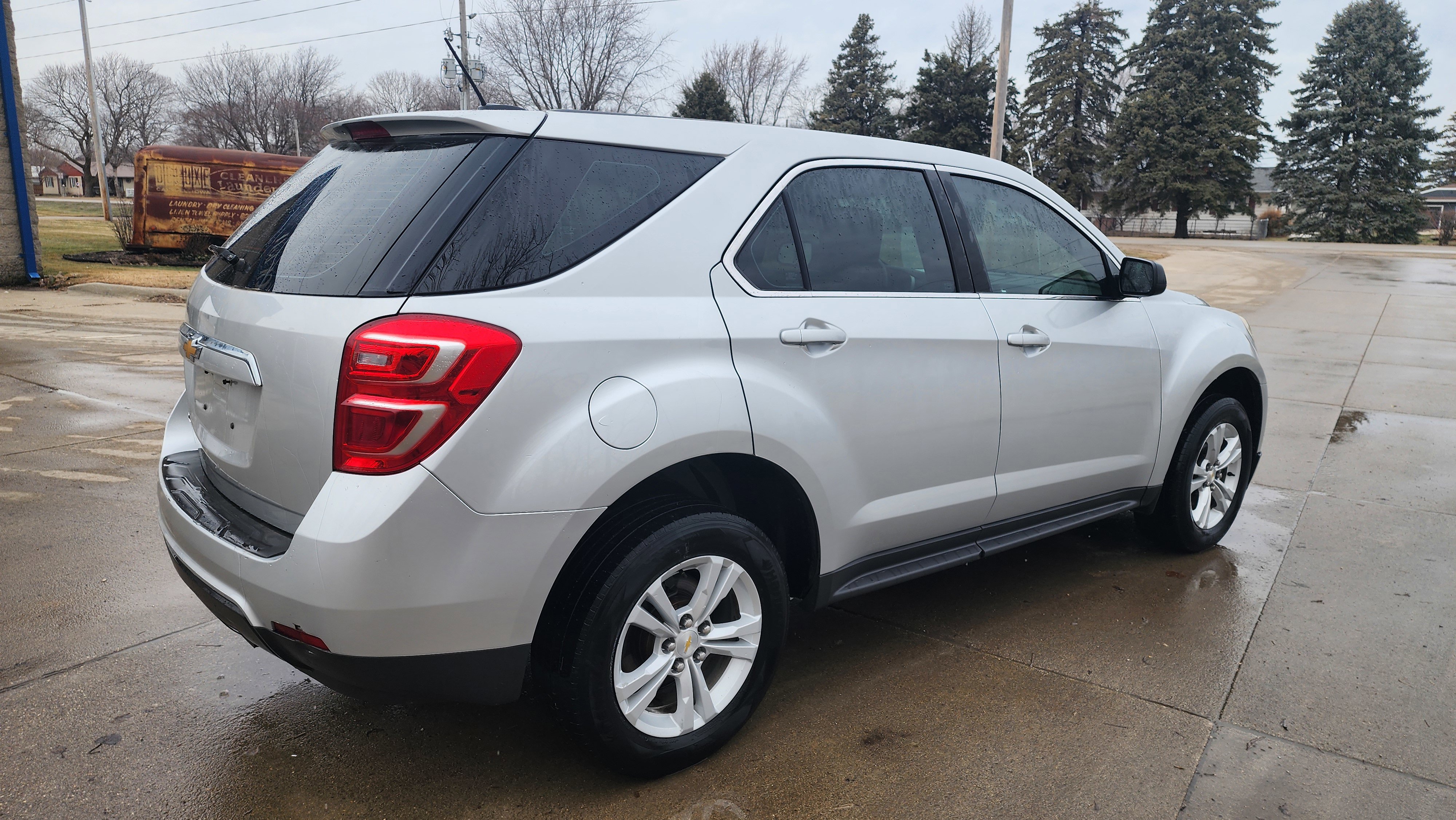Used 2017 Chevrolet Equinox LS image 4