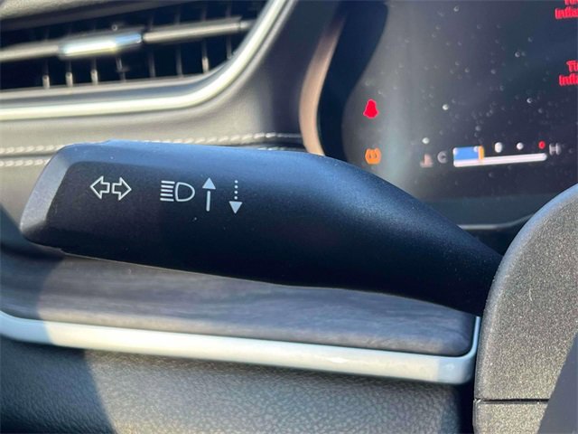 Used 2022 Jeep Grand Cherokee L Limited w/ Black Appearance Package image 23