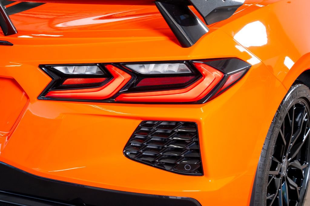 Used 2023 Chevrolet Corvette Stingray Premium Cpe w/ Z51 Performance Package RWD image 9