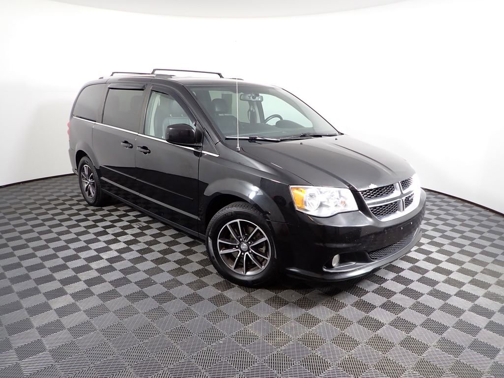 Used 2017 Dodge Grand Caravan SXT image 6