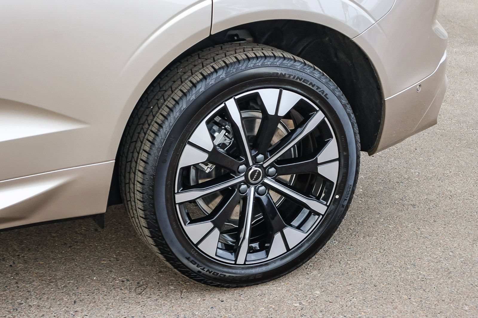 New 2026 Volvo XC60 T8 Plus AWD/4WD image 9