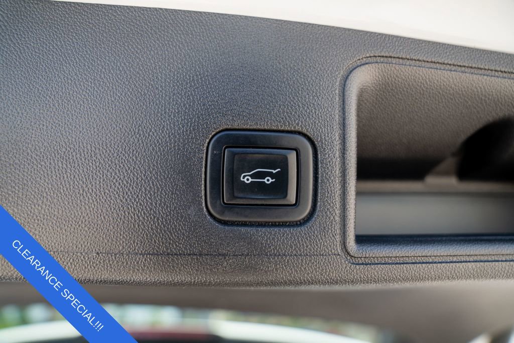 Used 2022 GMC Terrain SLT image 11