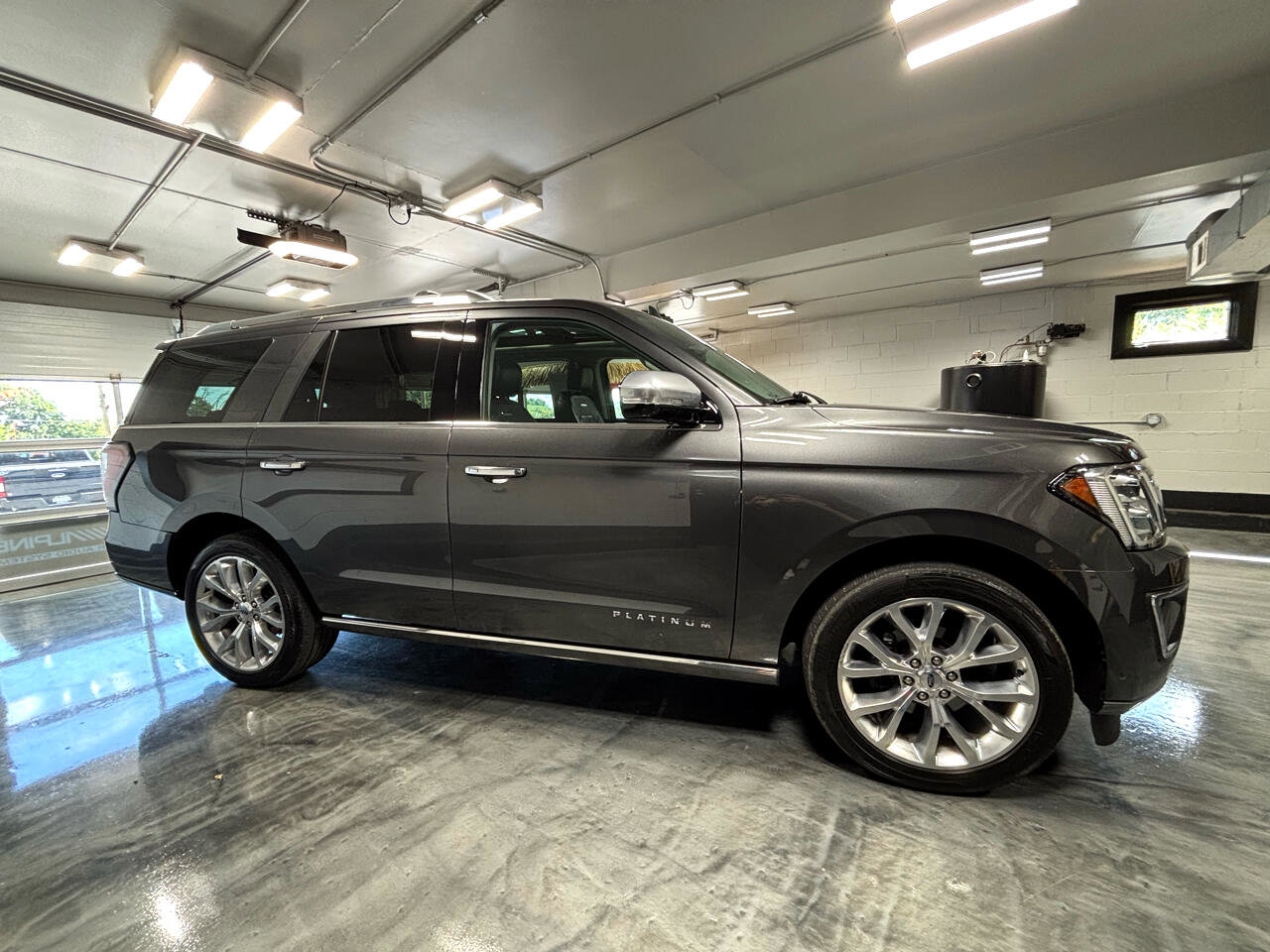 Used 2019 Ford Expedition Platinum image 10