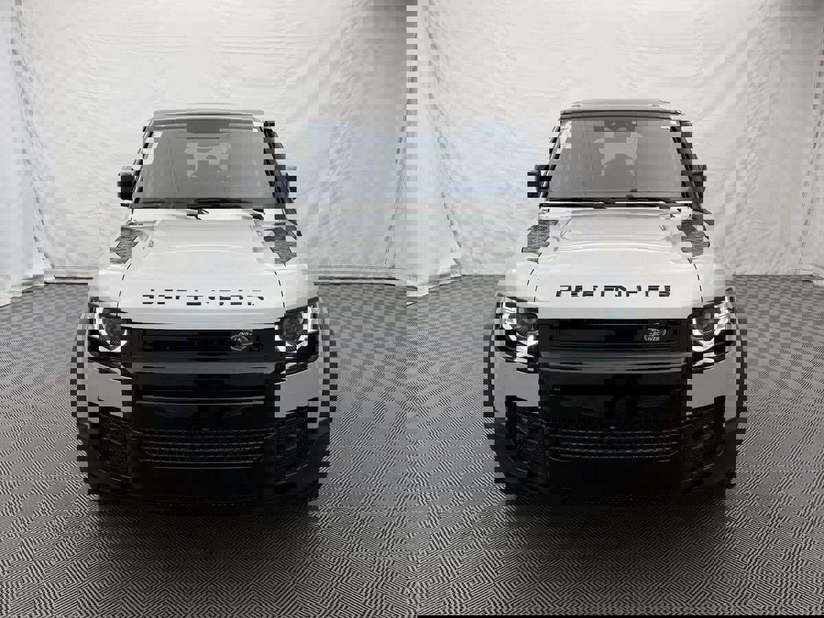 Used 2020 Land Rover Defender 110 First Edition image 3