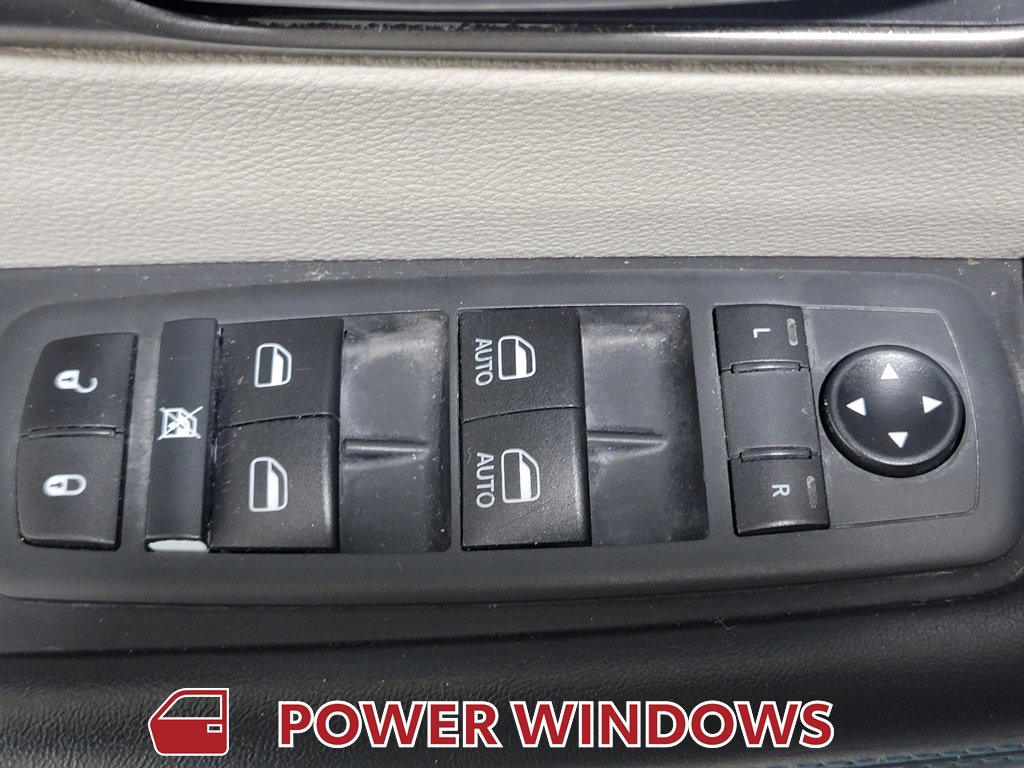 Used 2021 Chrysler Pacifica Touring-L image 25