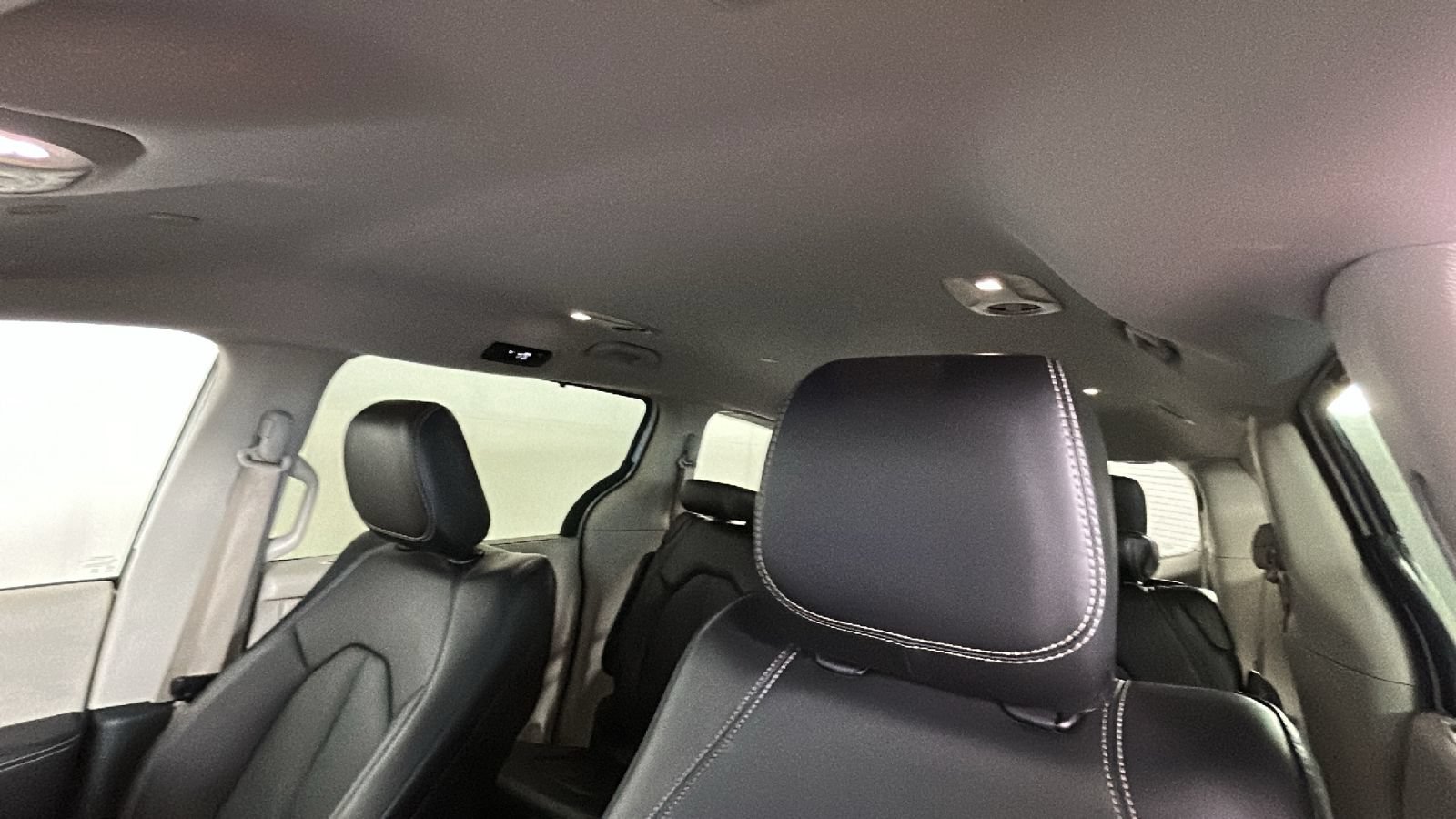 Used 2024 Chrysler Pacifica Touring-L FWD image 13