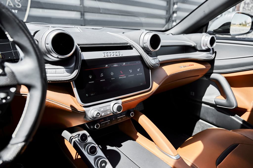 Used 2018 Ferrari GTC4Lusso image 63